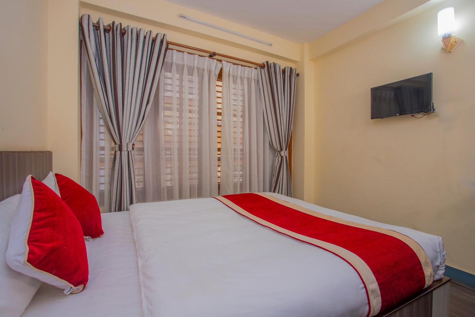 Oyo 297 Hotel Aayam Kathmandu Exterior photo